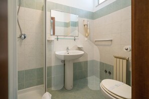 Shower, bidet, towels - Homiday - Via Michetti, Int. 3 (Pineto)