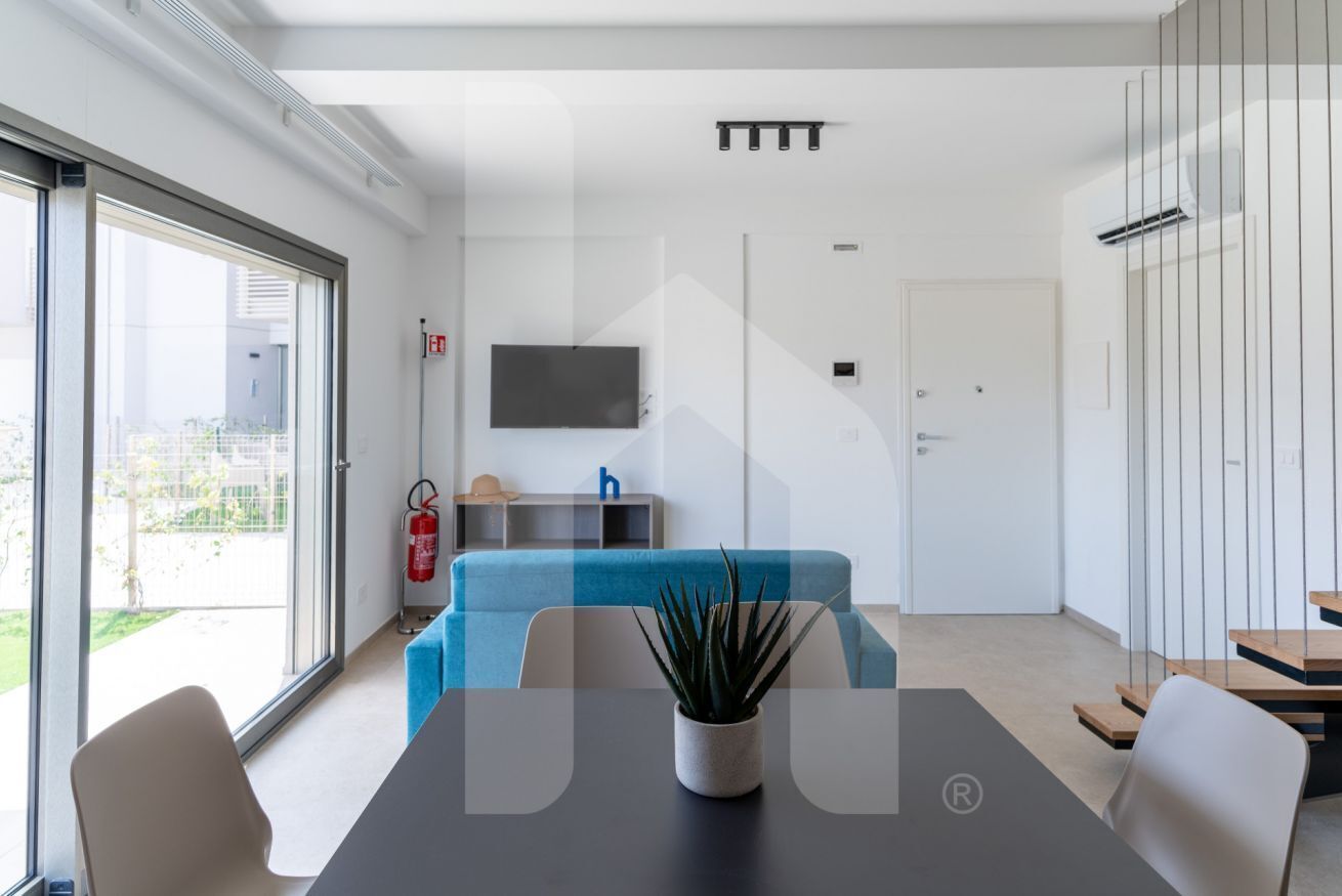 Holiday Home Elea Will Give You A Holiday In Pineto But With The Charm Of A New Modern Building, Fresh And Designed With All The Comforts. The Dafne Apartment Is The Only One On Two Levels Of The Entire Elea Complex, At The Entrance A Large Living Room W - Pineto