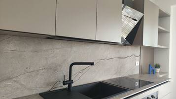 Kühlschrank, Ofen, Herdplatte, Geschirrspüler