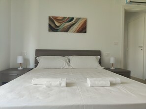 2 عدّة غرف نوم وواي فاي وملاءات أسرّة