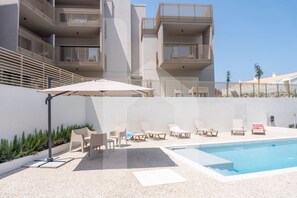 A heated pool - Holiday home ELEA is the 2025 novelty that will give you a holiday in Pineto but with the charm of a new modern construction, fresh and designed with all the comforts. The Teti apartment has a large living room with kitchenette and sofa bed at the entran (Pineto)