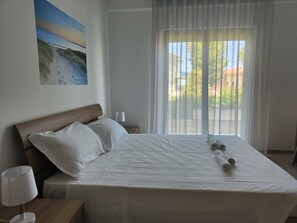 2 bedrooms, WiFi, bed sheets