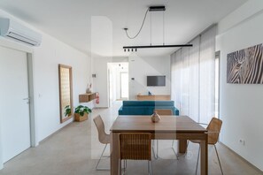 Dining - Holiday home ELEA is the 2025 novelty that will give you a holiday in Pineto but with the charm of a new modern construction, fresh and designed with all the comforts. The Teti apartment has a large living room with kitchenette and sofa bed at the entran (Pineto)