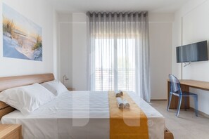 2 bedrooms, travel crib, WiFi, bed sheets - Holiday home ELEA is the 2025 novelty that will give you a holiday in Pineto but with the charm of a new modern construction, fresh and designed with all the comforts. The Teti apartment has a large living room with kitchenette and sofa bed at the entran (Pineto)