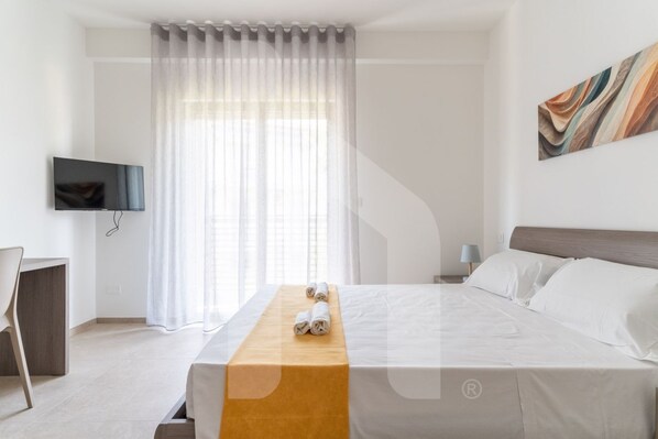 2 bedrooms, travel crib, WiFi