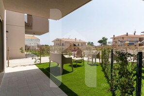 Unclassified image, 3 of 27, button - Holiday home ELEA is the 2025 novelty that will give you a holiday in Pineto but with the charm of a new modern construction, fresh and designed with all the comforts. The Calipso apartment has a large living room with kitchenette and sofa bed at the ent (Pineto)