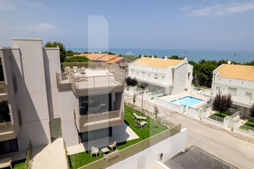 Holiday home ELEA is the 2025 novelty that will give you a holiday in Pineto but with the charm of a new modern construction, fresh and designed with all the comforts. The Aura apartment has a large living room with kitchenette and sofa bed at the entran