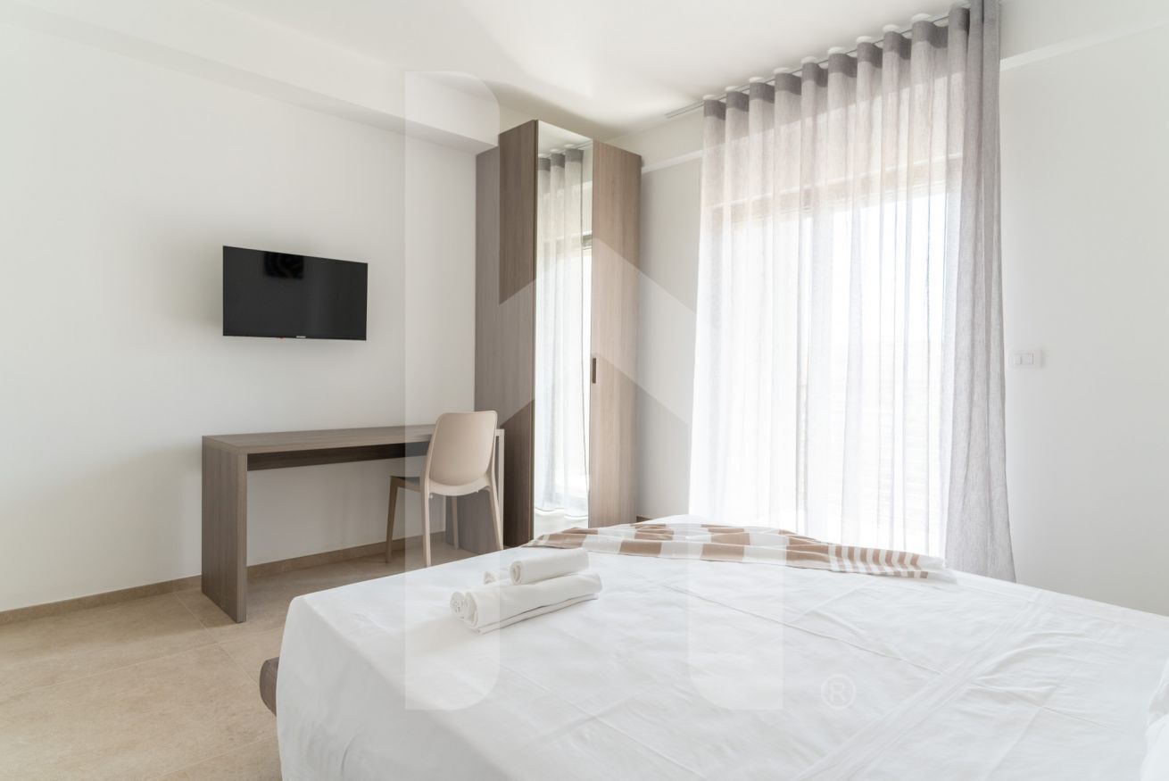 Casa De Vacaciones Elea Es La Novedad Del 2025 Que Te Regalará Unas Vacaciones En Pineto Pero Con El Encanto De Una Nueva Construcción Moderna, Fresca Y Diseñada Con Todas Las Comodidades. El Apartamento Aura Dispone De Un Amplio Salón Con Cocina Ame - Pineto