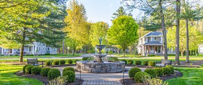 Property grounds - Relax, Work, or Play — Your Saratoga Springs Retreat for the Track Season! (Saratoga Springs)