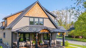 Exterior - Relax, Work, or Play — Your Saratoga Springs Retreat for the Track Season! (Saratoga Springs)