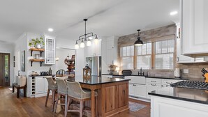 Private kitchen - Relax, Work, or Play — Your Saratoga Springs Retreat for the Track Season! (Saratoga Springs)