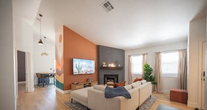 Newly renovated 3-bed Desert Summerlin home with AC, WiFi, near Red Rock