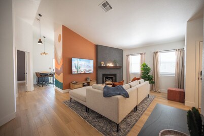 Newly renovated 3-bed Desert Summerlin home with AC, WiFi, near Red Rock