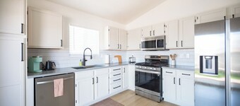 Newly renovated 3-bed Desert Summerlin home with AC, WiFi, near Red Rock