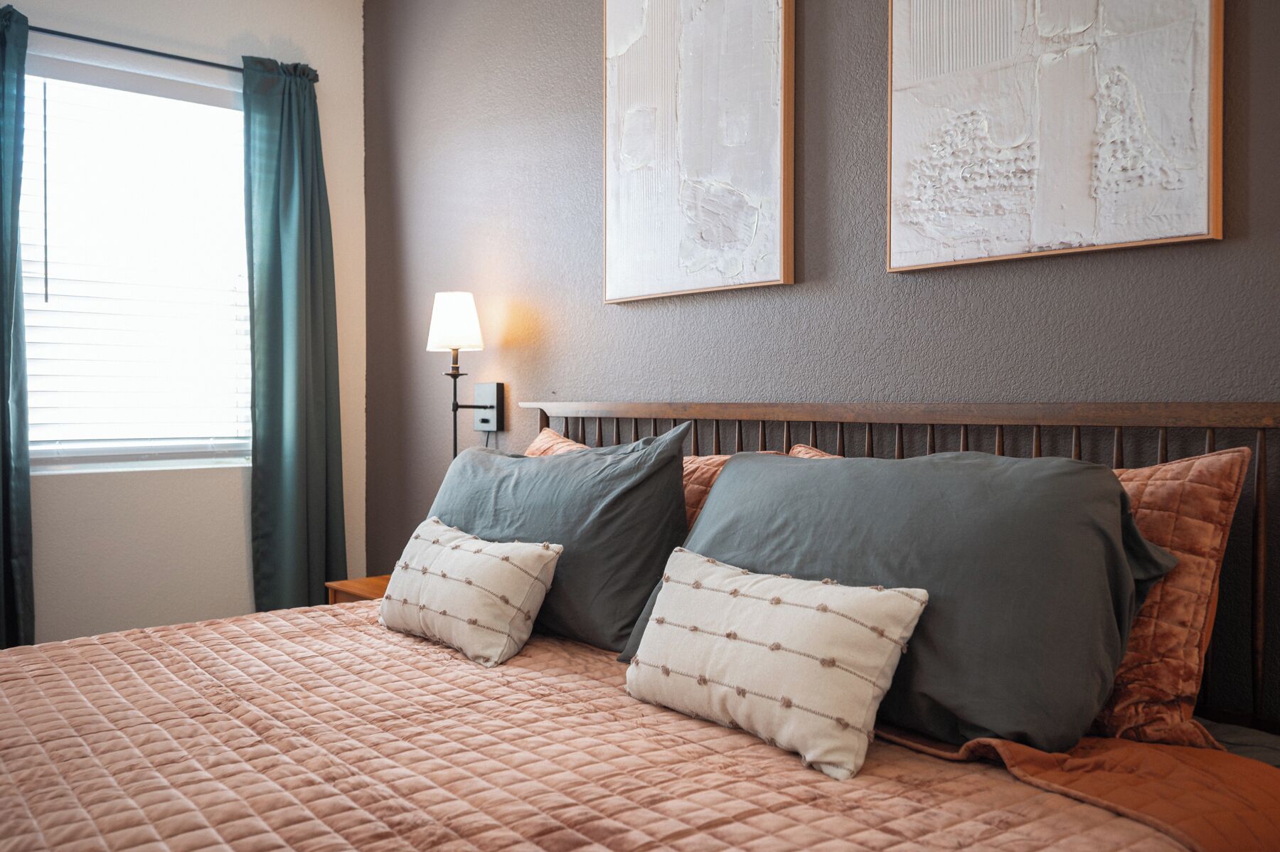 3 bedrooms, desk, iron/ironing board, WiFi (free)
