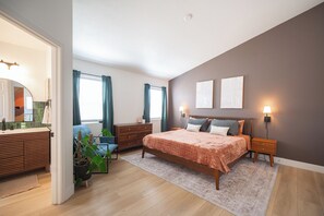 3 bedrooms, desk, iron/ironing board, free WiFi