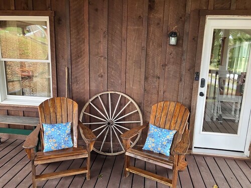 Peaceful, spacious farmhouse getaway with views, nature, hiking and biking