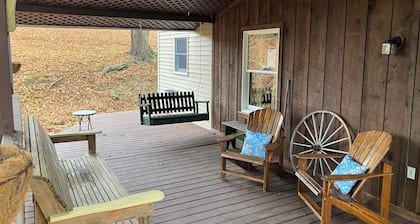 Peaceful, spacious farmhouse getaway with views, nature, hiking and biking