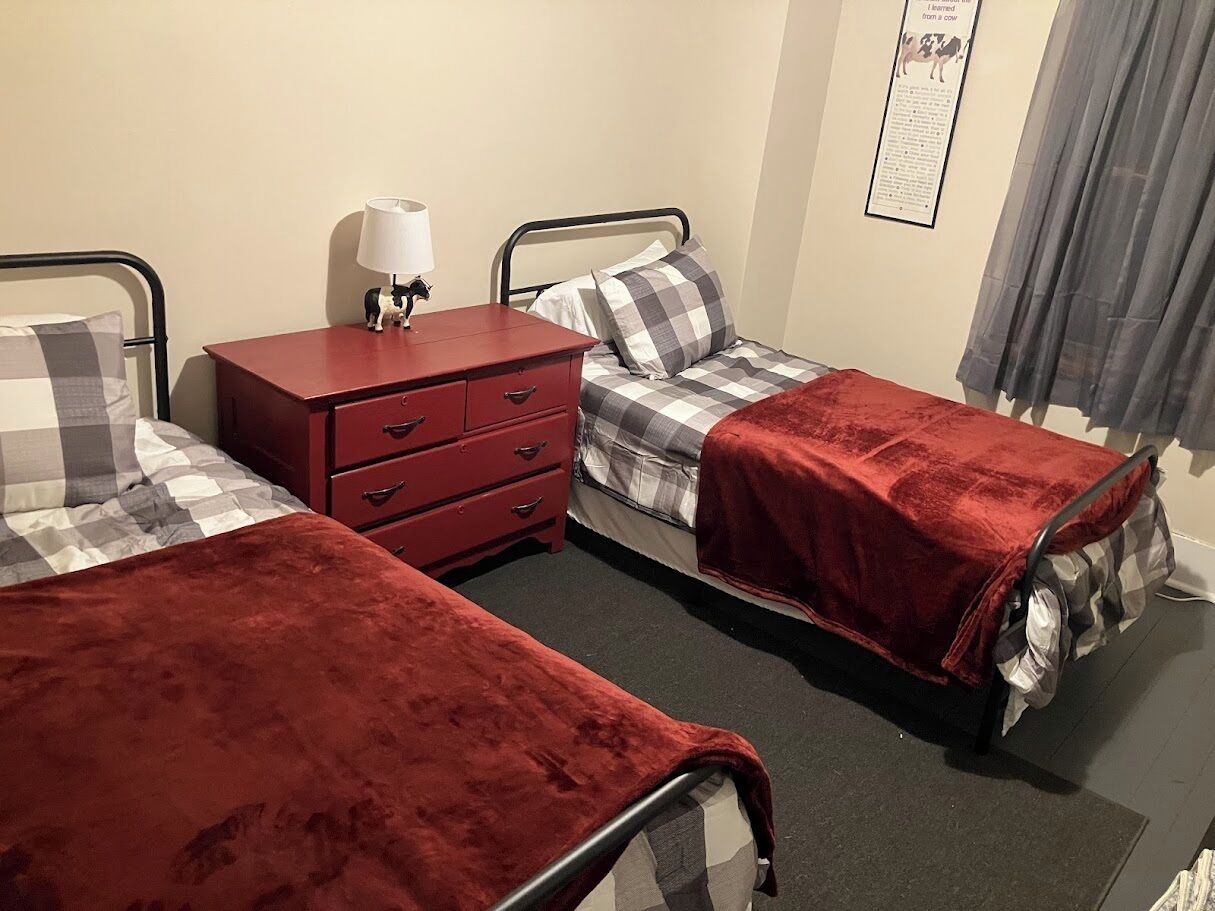 3 chambres, bureau, Wi-Fi gratuit, draps fournis