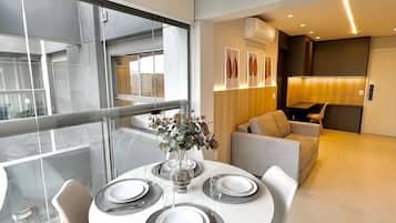 Grand Apartment | Dining