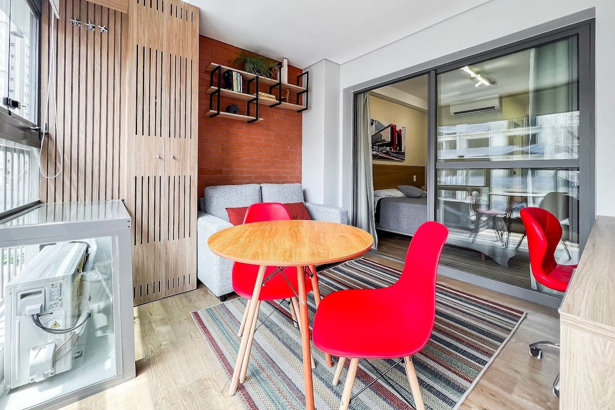 Business Studio | Free WiFi