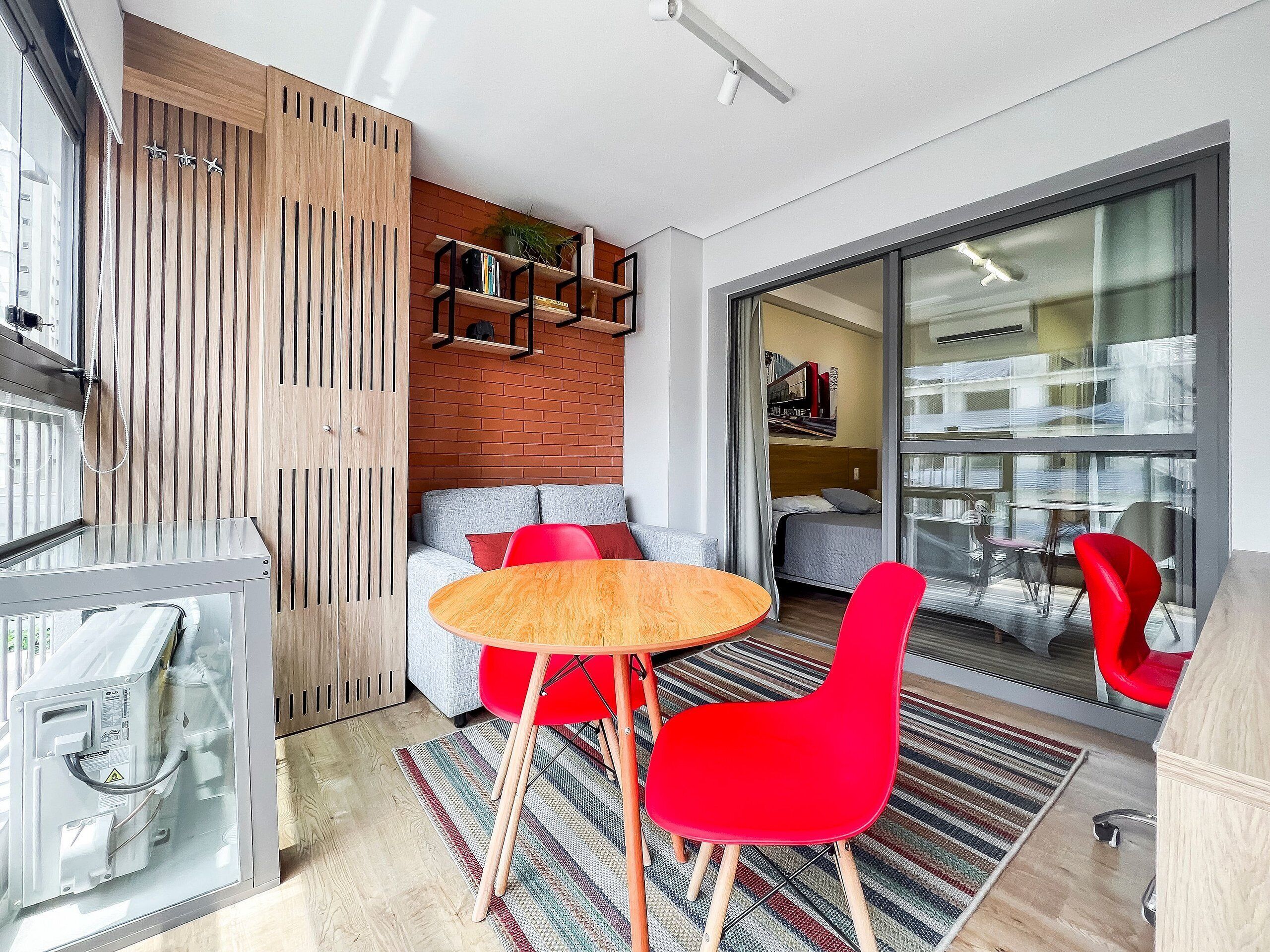 Business Studio | Free WiFi