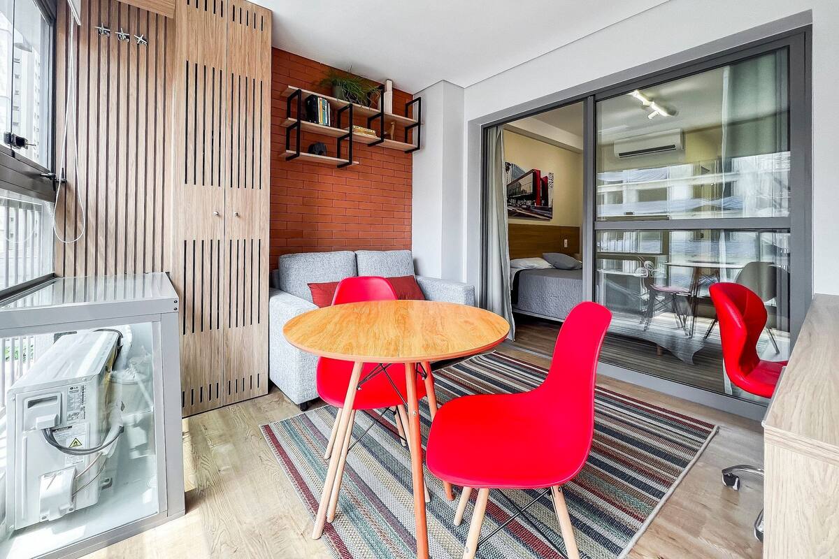 Business Studio | Free WiFi