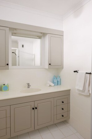 Hair dryer - Cosy Courtyard Fremantle/Central, parking, smartTV (Fremantle)