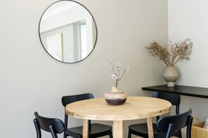 Dining - Cosy Courtyard Fremantle/Central, parking, smartTV (Fremantle)