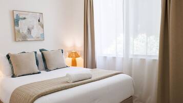 2 Schlafzimmer, Schreibtisch, Bügeleisen/Bügelbrett, Reisekinderbett