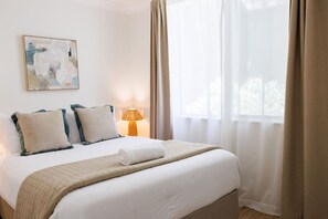 2 bedrooms, desk, iron/ironing board, travel crib - Cosy Courtyard Fremantle/Central, parking, smartTV (Fremantle)