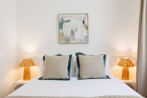 2 bedrooms, desk, iron/ironing board, travel crib - Cosy Courtyard Fremantle/Central, parking, smartTV (Fremantle)