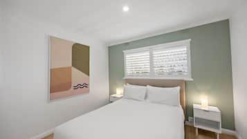 3 Schlafzimmer, Schreibtisch, Bügeleisen/Bügelbrett, Reisekinderbett