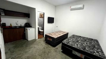 1 bedroom, bed sheets
