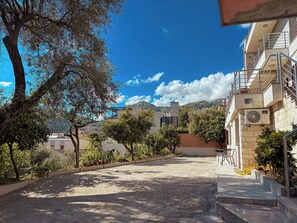 Accessible parking - Boutique Hotel Moonstar (Budva)