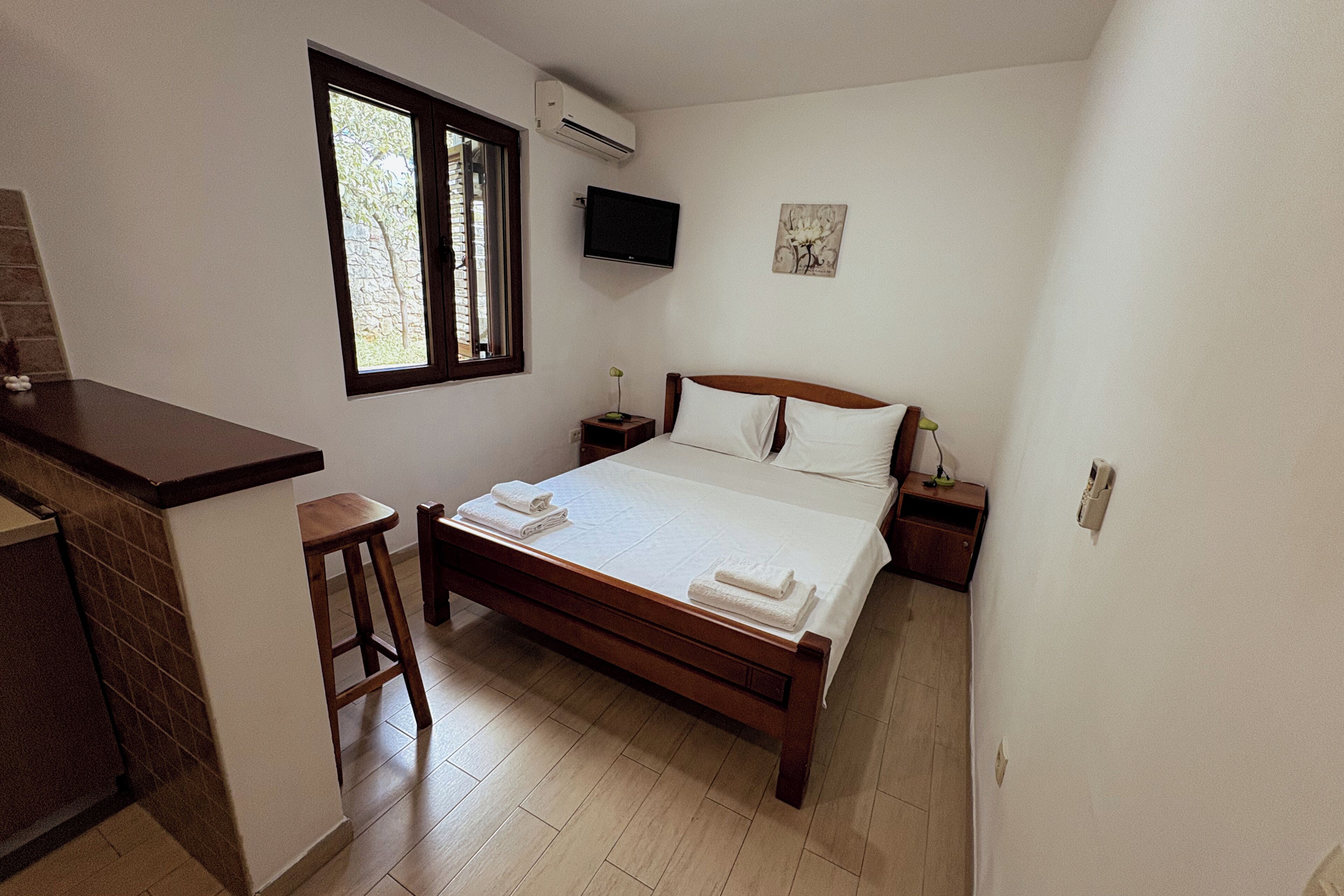 Standard Studio, 1 Queen Bed, City View | Premium bedding, individually furnished, desk, blackout drapes