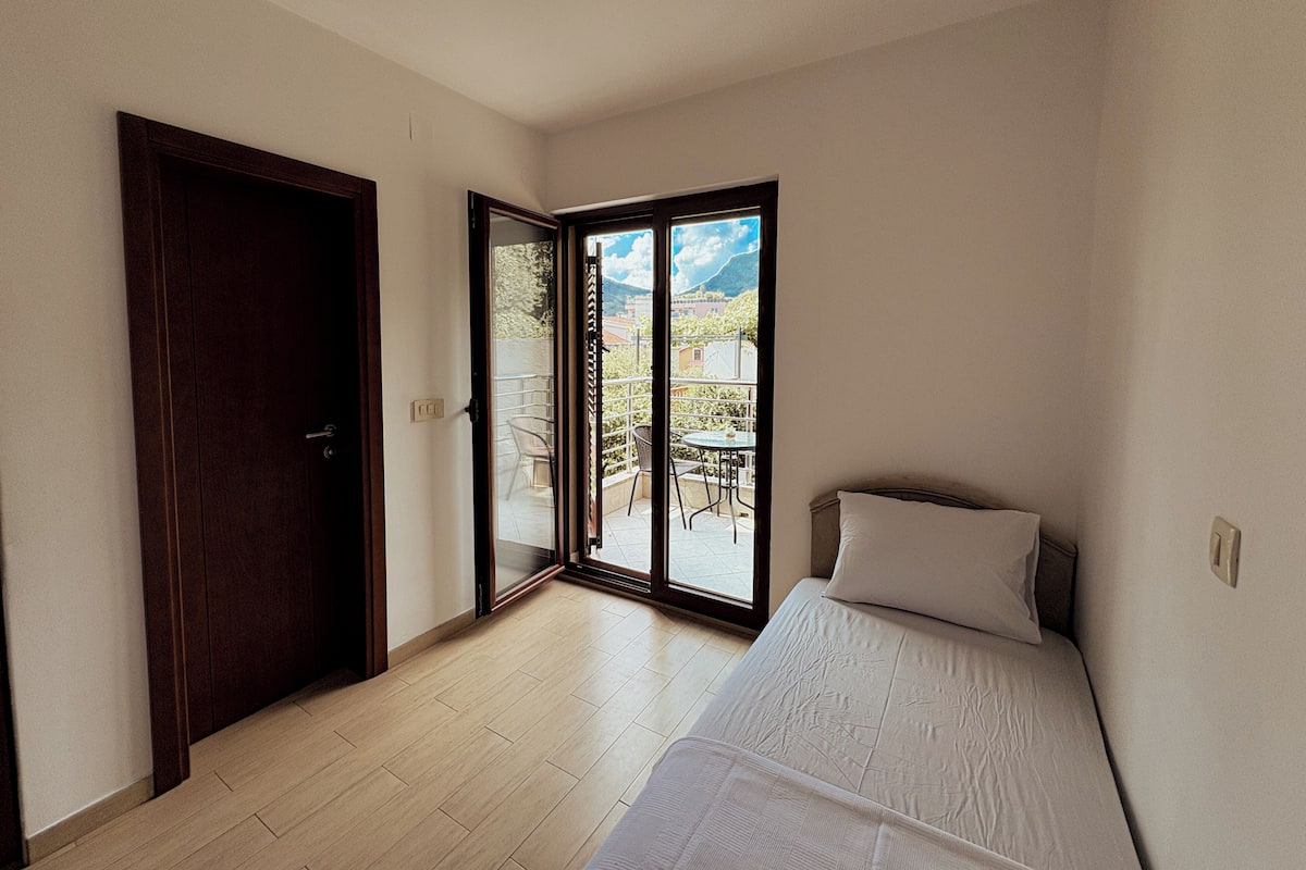 Standard-Doppelzimmer, Balkon, Stadtblick | Hochwertige Bettwaren, individuell eingerichtet, Schreibtisch