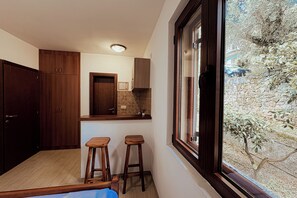 Standard-Studio, 1 Queen-Bett, Stadtblick | Wohnbereich