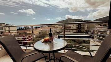 Deluxe Triple Room, Balcony, Sea View | Balcony