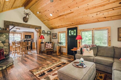 Cozy Lil Red Cabin; Water Frontage, Dog Friendly!