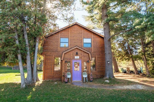 City Cabin; Boyne City 1 Mile to Beach, Walk Trail