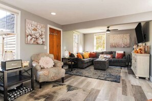 Smart TV, fireplace