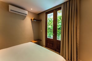 5 chambres, fer et planche à repasser, Wi-Fi, draps fournis