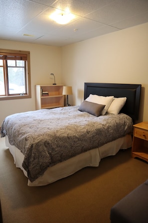 4 bedrooms, free WiFi, bed sheets