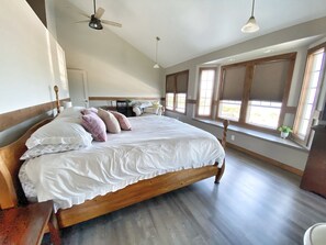 4 habitaciones, tabla de planchar con plancha, wifi y ropa de cama
