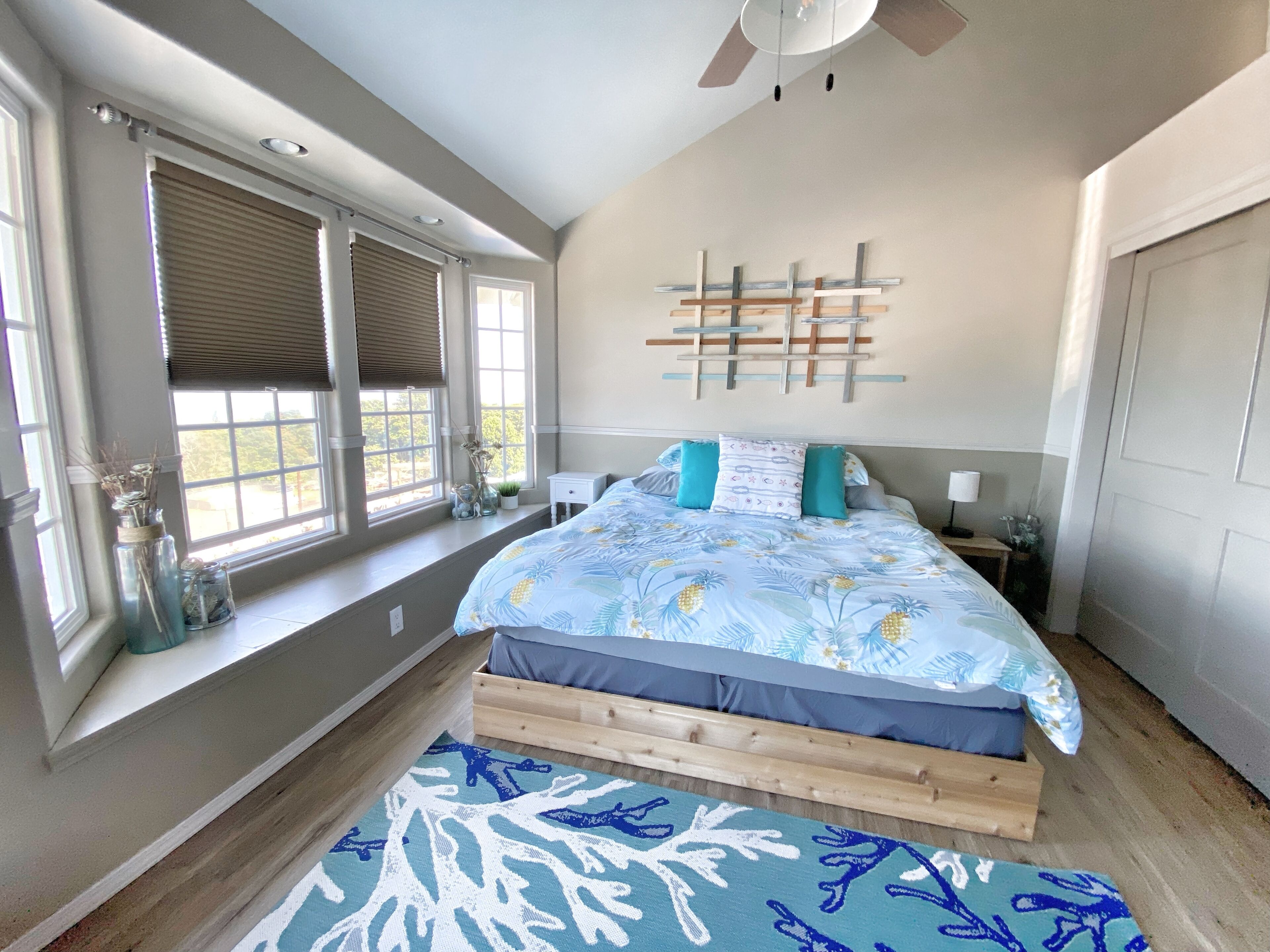 4 bedrooms, iron/ironing board, WiFi, bed sheets