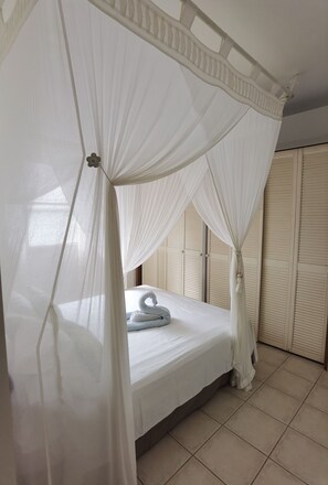 2 bedrooms, iron/ironing board, travel crib, free WiFi