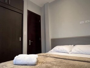 2 chambres, fer et planche à repasser, Wi-Fi, draps fournis