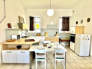 Réfrigérateur, four, lave-vaisselle, grille-pain