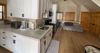 Delightful Donner Studio - newly redesigned 720 sq. ft. studio in Truckee, CA
